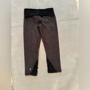 lululemon women’s size 6 black capri leggings